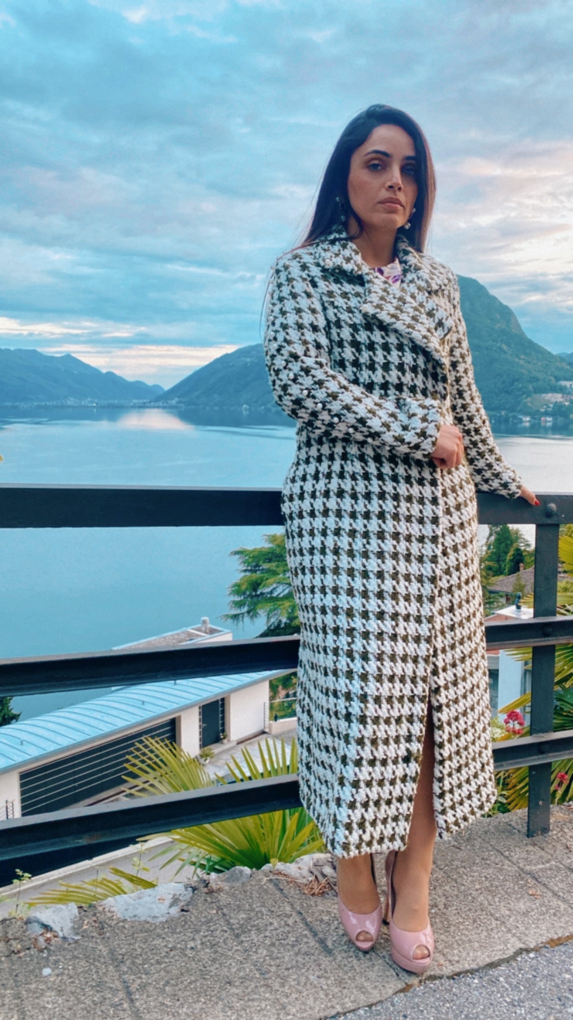 cappotto in tweed ricamato con perle